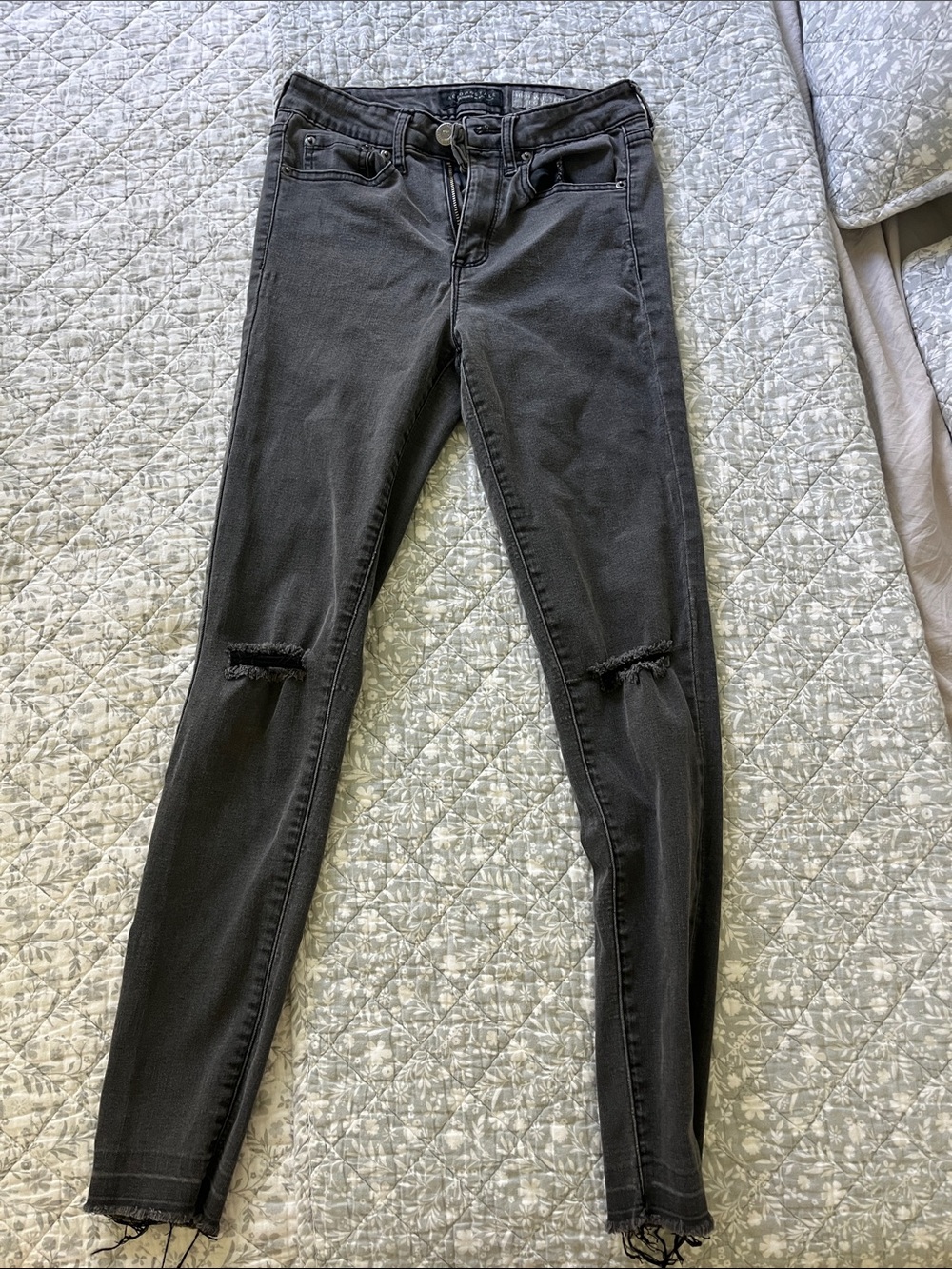 Aeropostale Charcoal Gray Skinny Jeans with Knee Rips